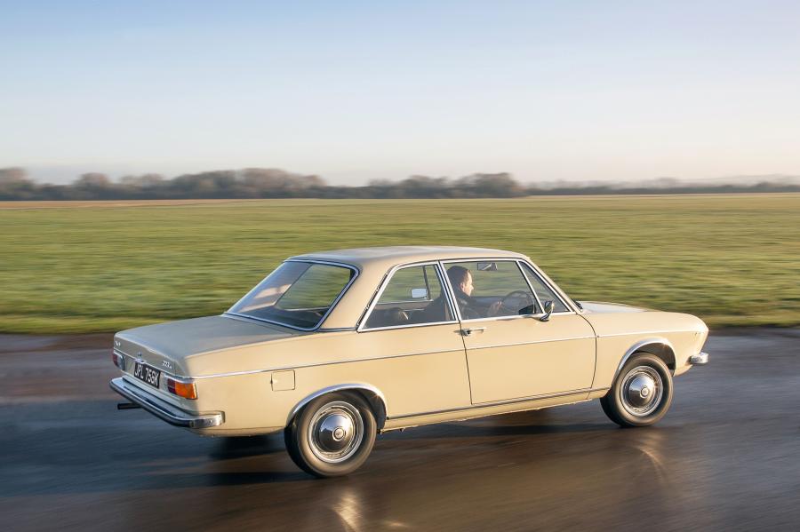  Audi 100 2-Door GL (C1) 1971 года  (UK) (фото 5 из 8)